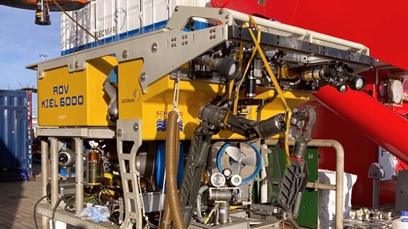 Tiefsee-Roboter ROV-Kiel-6000 installiert auf Achterdeck.