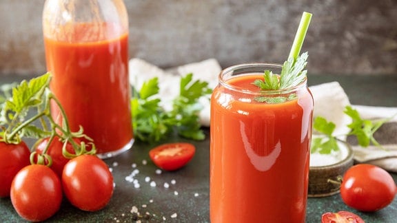 Tomatensaft in einem Glas