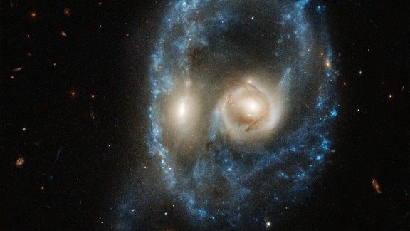 Dieses Hubble-Bild zeigt ein kosmisches Gesicht