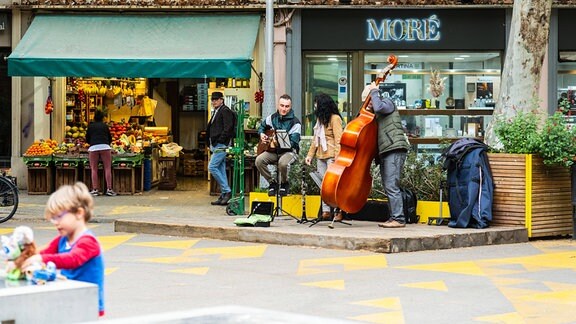 Superblock oder Superilla im Viertel Sant Antoni, für Autos stark eingeschränkter Bereich der Stadt in Barcelona