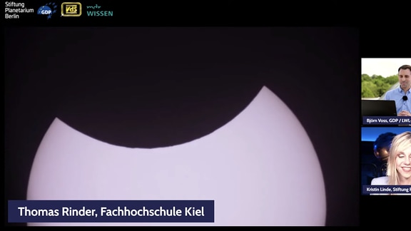 Das Maximum der ringförmigen Sonnenfinsternis vom 10. Juni 2021 über Deutschland. Screenshots vom Live-Stream von MDR Wissen und der Stiftung Planetarium Berlin
