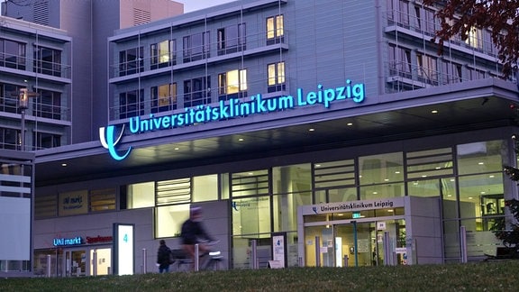 Eingang zum Universitätsklinikum Leipzig in der Liebigstraße