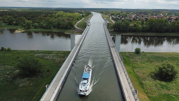 Mittellandkanal beim Ortsteil Hohenwarthe der Gemeinde Möser nahe Magdeburg.