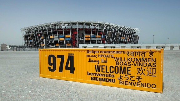 Willkommensschild vor dem Stadion 974 am 26. März 2022 in Doha, Katar.