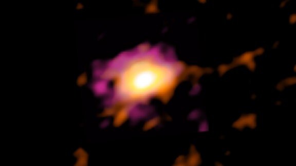 ALMA-Radioaufnahme der Wolfe-Scheibe. Das Licht dieser frühen Scheibengalaxie stammt aus einer Zeit, als das Universum nur ein Zehntel seines heutigen Alters hatte