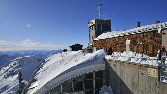Zugspitze - Aussichtsplattform mit Wetterstation.