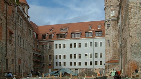 Schloss Osterstein mit erster sanierter Seite