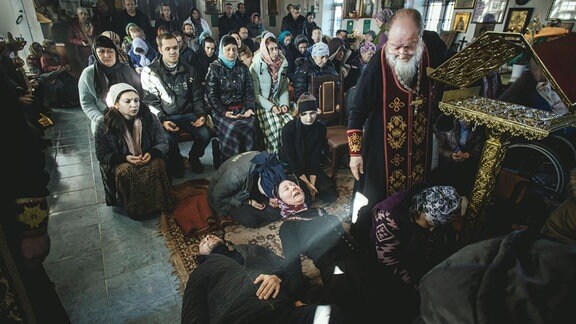 Kirche von Vater Sergej während eines Exorzismus