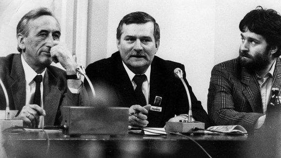 Gespräch am Runden Tisch in Warschau: Tadeusz Mazowiecki, Lech Walesa, Wladyslaw Frasyniuk