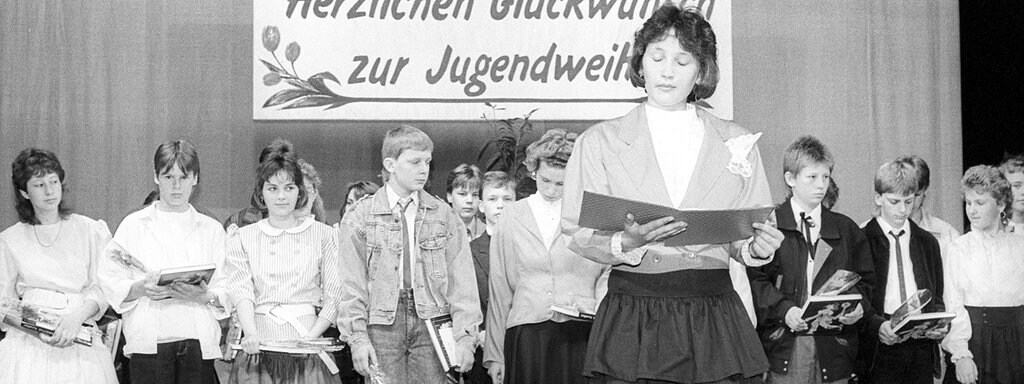 Die Geschichte Der Jugendweihe In Der Ddr Ja Das Geloben Wir